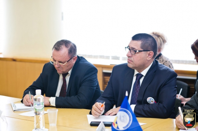 Сегодня, 29 апреля, губернатор Юрий Берг встретился с профсоюзными лидерами Оренбургской области.