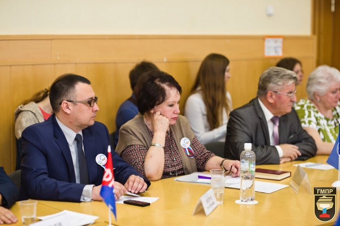 Сегодня, 29 апреля, губернатор Юрий Берг встретился с профсоюзными лидерами Оренбургской области.