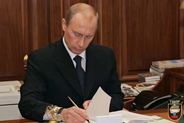 Президент России Владимир Путин подписал закон о повышении с 1 июля 2016 года минимального размера оплаты труда (МРОТ) более чем на 20%, до 7500 руб.