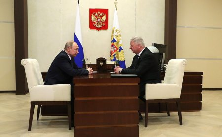 Владимир Путин провёл встречу с Председателем ФНПР Михаилом Шмаковым