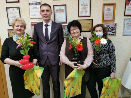 Оренбургская областная организация гмпр поздравляет женщин - членов профсоюза с 8 Марта!
