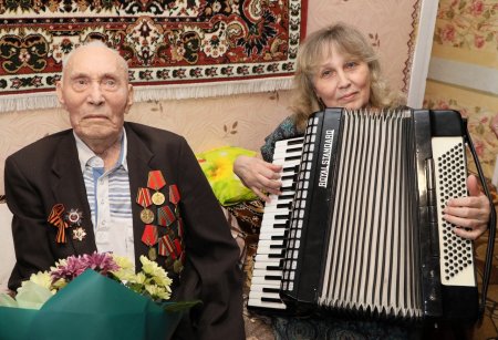 Ветеран Гайского ГОКа, участник Великой Отечественной войны Иван Захарович Аношкин отметил свой 100-летний юбилей.